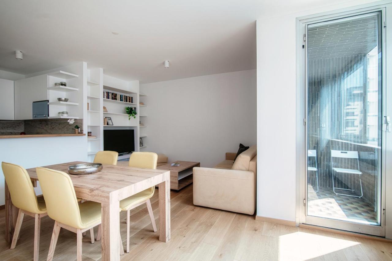 Palace Apartment By Quokka 360 - 2 Minutes From Lugano Lido Bagian luar foto
