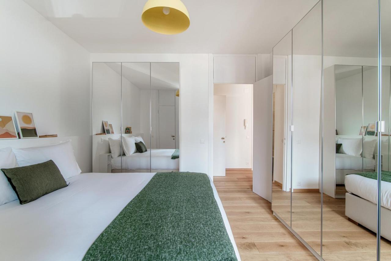 Palace Apartment By Quokka 360 - 2 Minutes From Lugano Lido Bagian luar foto